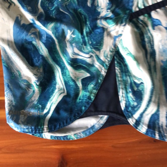 Patagonia women’s shorts blue aqua swirl size Medium M hard to find running hike - Picture 6 of 6